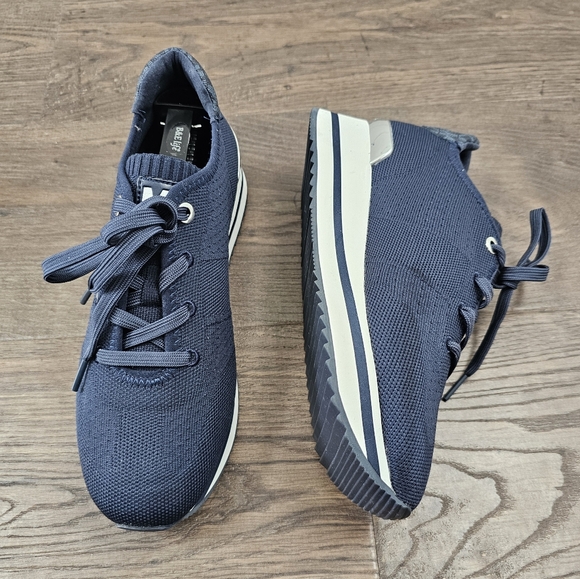 Michael Kors Monique Knit Trainer Lace Up Sneakers MK Logo Stretch Navy Sz8 - Picture 8 of 11